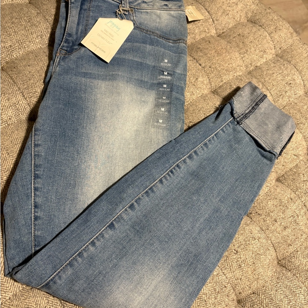 Maurice’s Women’s Stretch Jeans Size Medium But Fit Like A 12. NWT Retail$39